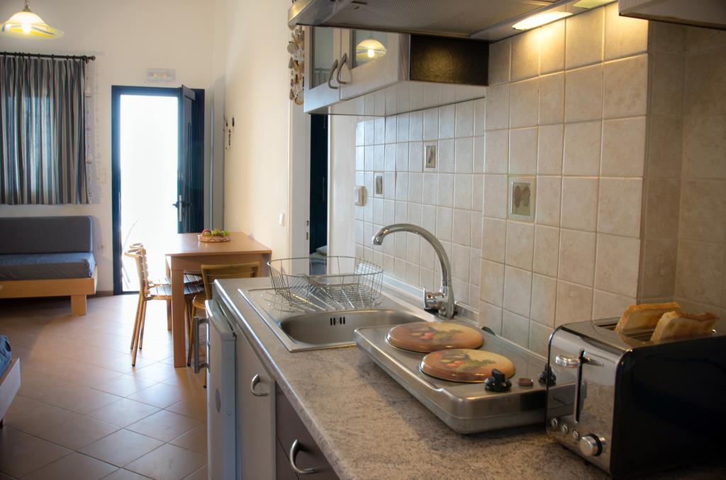 Yialos Studios-Apartments Makrýgialos エクステリア 写真