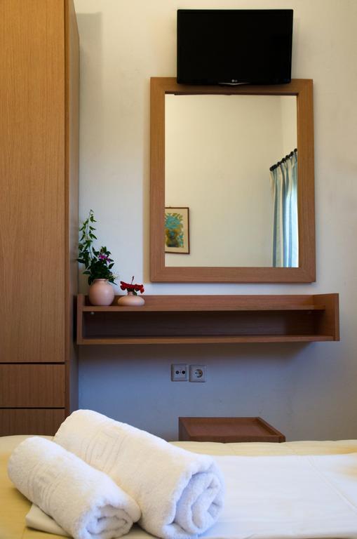 Yialos Studios-Apartments Makrýgialos エクステリア 写真